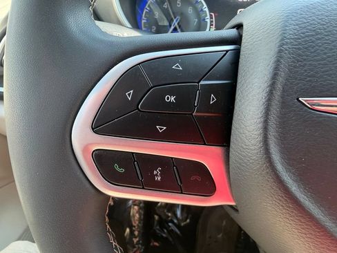 Used 2023 Chrysler Pacifica Touring-L FWD image 19