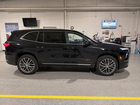 Used 2025 Buick Enclave Avenir w/ Super Cruise Package image 4