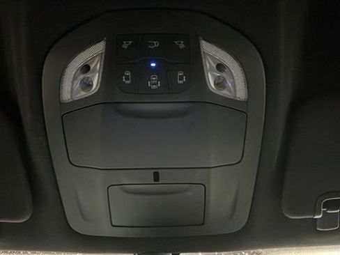 Used 2024 Chrysler Pacifica Touring image 38