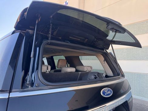 Certified 2018 Ford Expedition Limited image 8