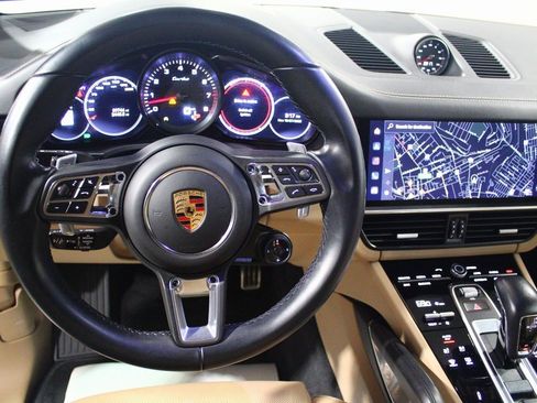 Used 2022 Porsche Cayenne Turbo image 6