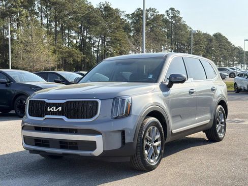 Used 2025 Kia Telluride LX image 8