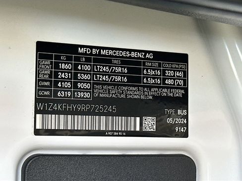 Used 2024 Mercedes-Benz Sprinter 2500 image 31
