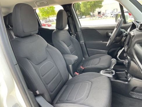Used 2019 Jeep Renegade Latitude FWD image 22