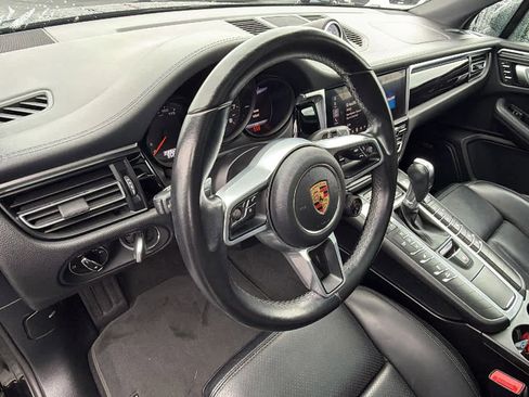 Used 2021 Porsche Macan w/ Premium Package image 10
