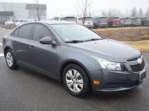 Used 2013 Chevrolet Cruze LS image 10