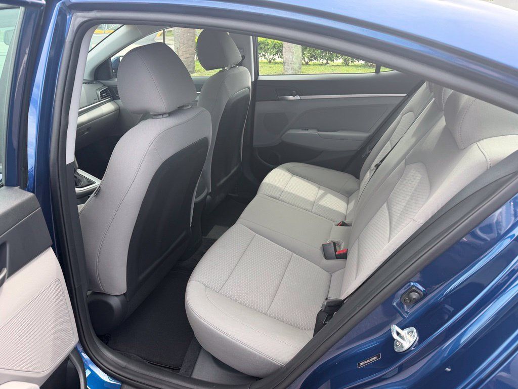 Used 2020 Hyundai Elantra SE FWD image 17