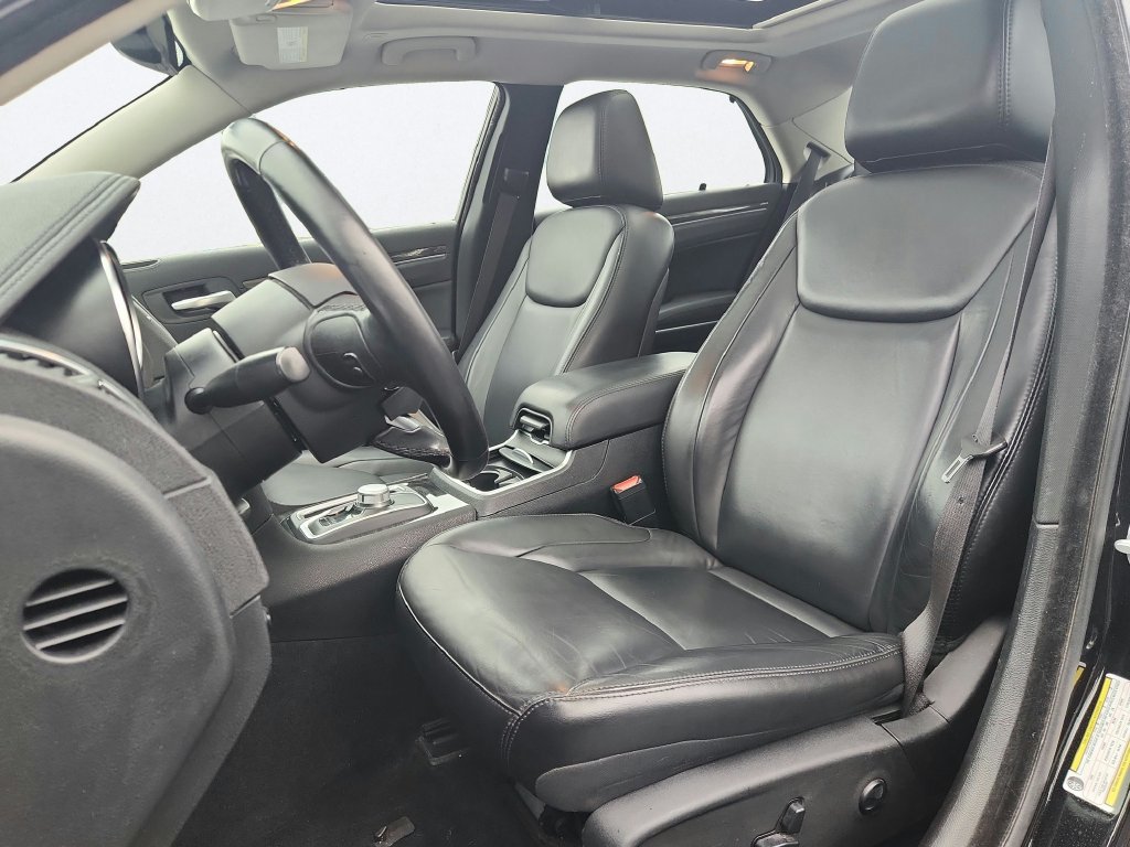 Used 2019 Chrysler 300 Touring L w/ Quick Order Package 22F AWD/4WD image 10