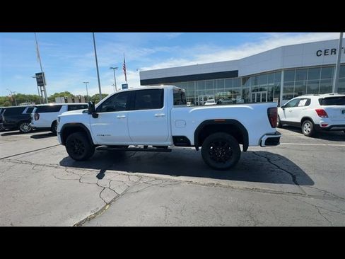 Used 2024 GMC Sierra 2500 AT4 w/ AT4 Preferred Package AWD/4WD image 6