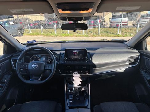 Used 2025 Nissan Rogue SV image 34