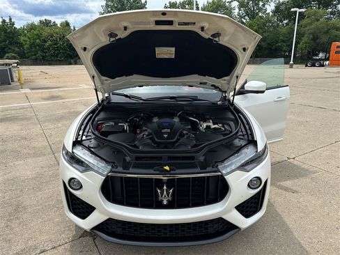 Used 2019 Maserati Levante S GranSport AWD/4WD image 11
