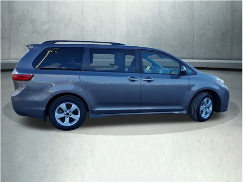 Certified 2020 Toyota Sienna LE image 26