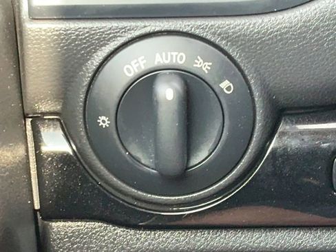 Used 2022 Nissan Titan SV image 26