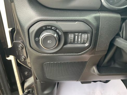 Used 2022 Jeep Wrangler Unlimited Sport AWD/4WD image 14