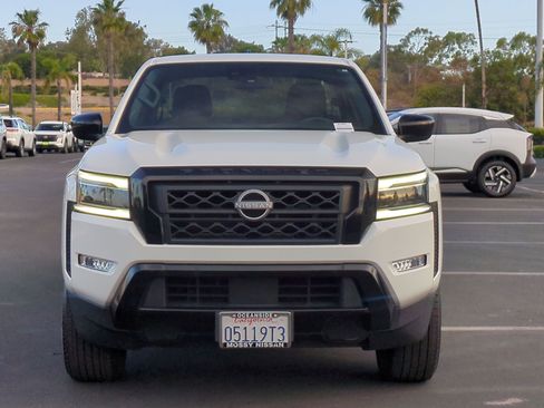 Used 2023 Nissan Frontier SV w/ Midnight Edition Package image 4