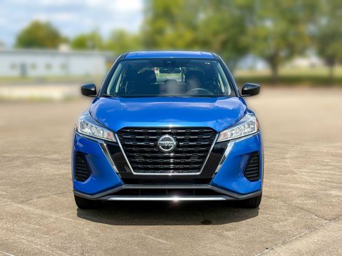 Used 2021 Nissan Kicks S FWD image 3