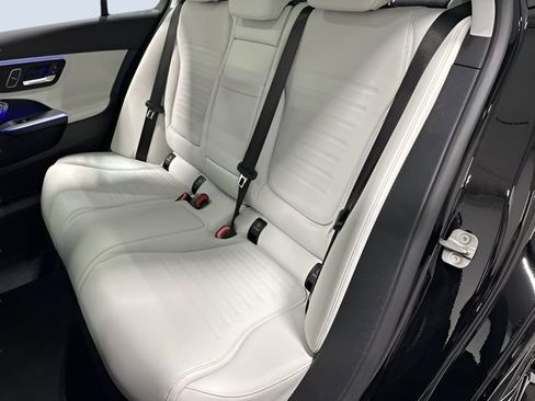 Used 2025 Mercedes-Benz C 300 4MATIC Sedan image 31