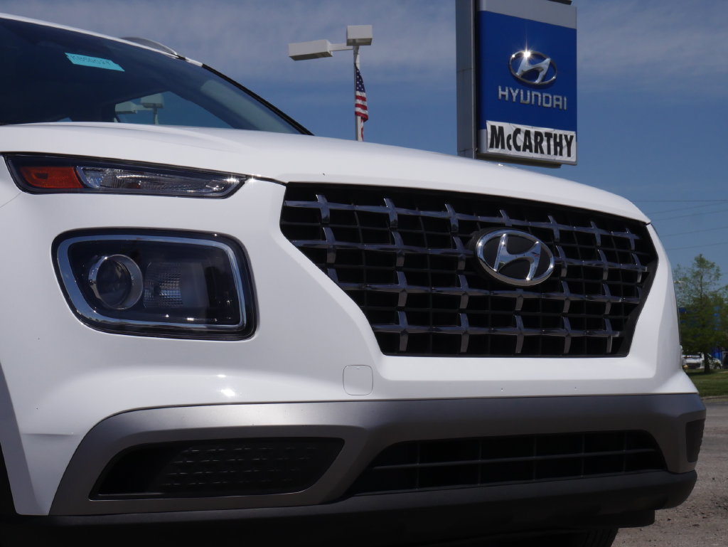 Used 2025 Hyundai Venue SEL FWD image 3