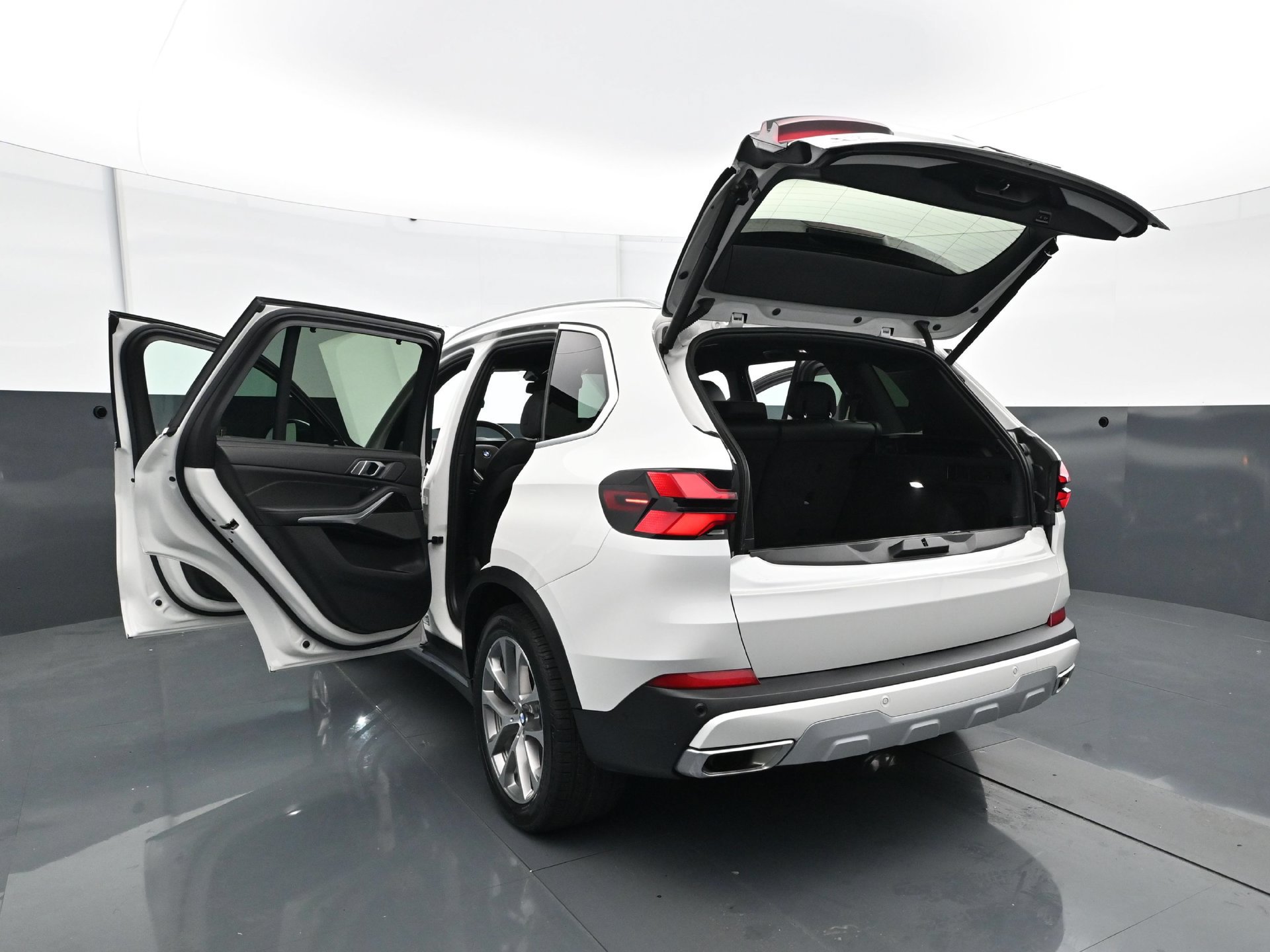 Used 2024 BMW X5 xDrive40i AWD/4WD image 34