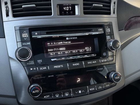 Used 2011 Toyota Avalon Limited image 21