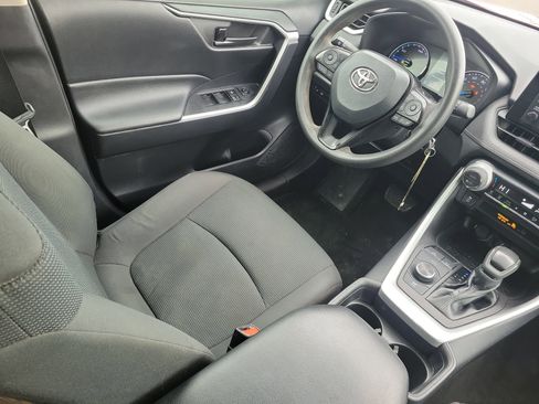 Used 2021 Toyota RAV4 LE image 15