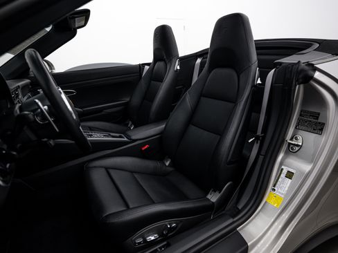 Used 2013 Porsche 911 Carrera 4S image 5