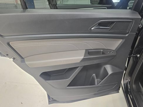 Used 2023 Volkswagen Atlas Cross Sport SE FWD image 9