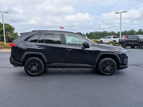 Used 2021 Toyota RAV4 LE FWD image 8