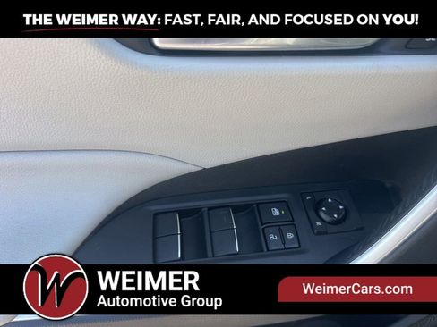 Used 2021 Toyota RAV4 XLE Premium AWD/4WD image 33