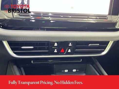 Used 2024 Volkswagen Atlas Peak Edition SEL AWD/4WD image 34