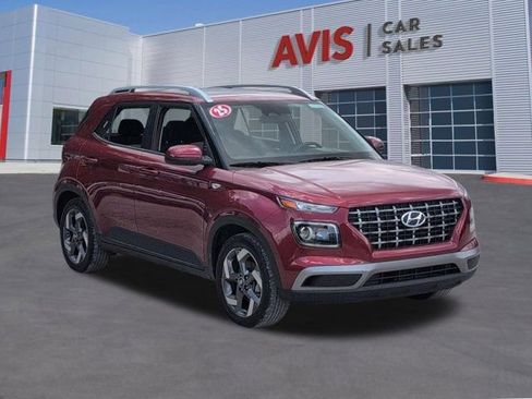 Used 2025 Hyundai Venue SEL FWD image 3