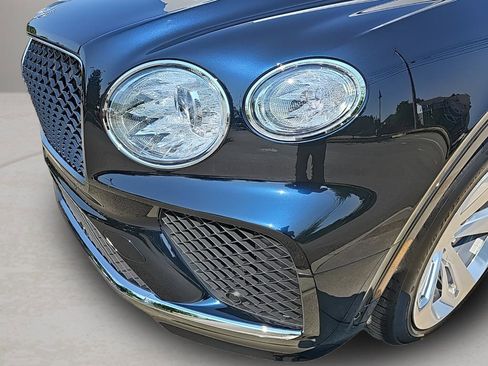 New 2024 Bentley Bentayga Extended Wheelbase image 9