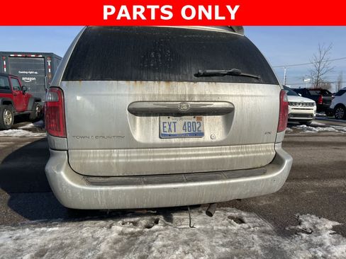 Used 2003 Chrysler Town & Country EX image 26