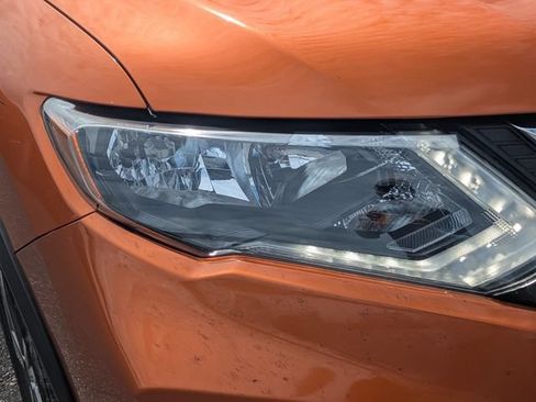 Used 2019 Nissan Rogue SV w/ Premium Package AWD/4WD image 7