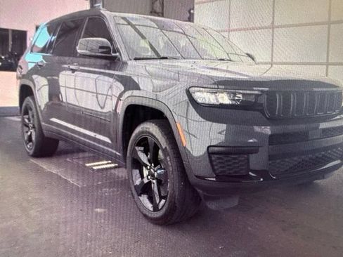 Used 2023 Jeep Grand Cherokee L Laredo RWD image 12
