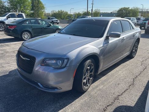 Used 2016 Chrysler 300 S AWD/4WD image 5