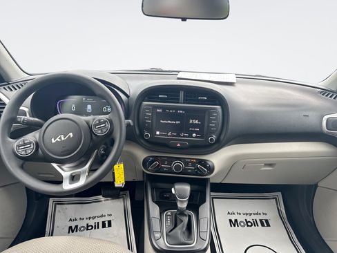 Used 2025 Kia Soul LX w/ LX Technology Package FWD image 15