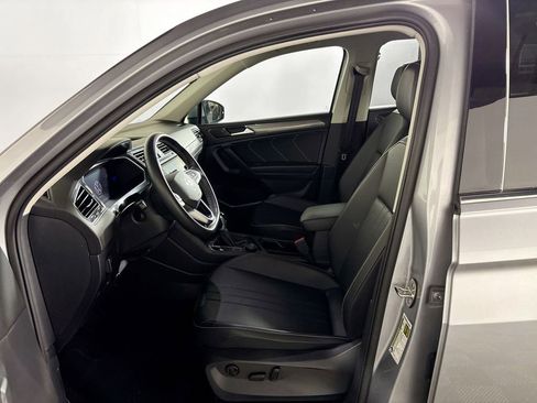 Used 2022 Volkswagen Tiguan SE image 11