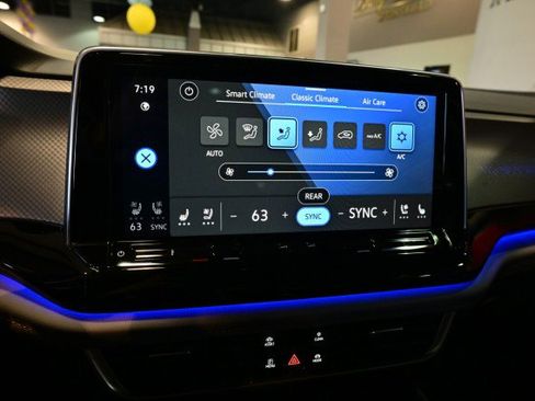 Used 2024 Volkswagen Atlas Peak Edition SE image 38