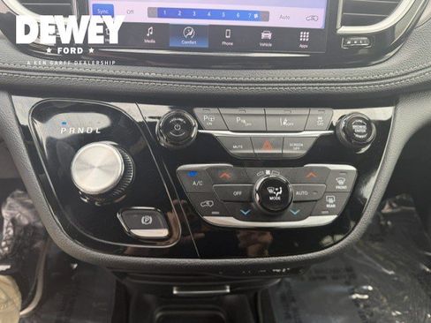 Used 2025 Chrysler Pacifica Select FWD image 22