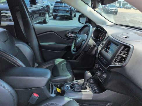 Used 2021 Jeep Cherokee Latitude Plus AWD/4WD image 7