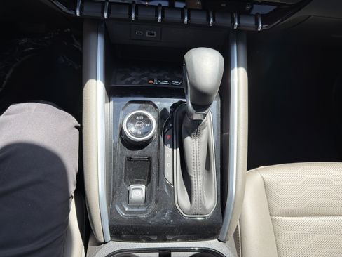 Used 2024 Chevrolet Colorado ZR2 w/ ZR2 Convenience Package III AWD/4WD image 32