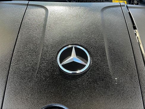 Used 2024 Mercedes-Benz GLC 300 image 32