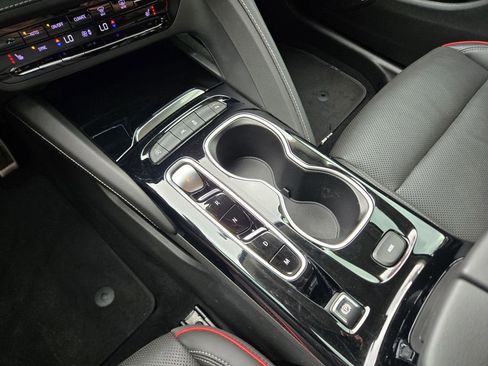 Used 2022 Buick Envision Essence w/ Technology Package I image 28