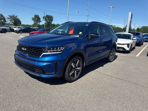 Used 2022 Kia Sorento S FWD image 3