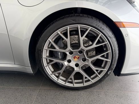 Used 2025 Porsche 911 Carrera RWD image 13