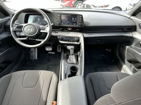 Used 2025 Hyundai Elantra Sport image 15