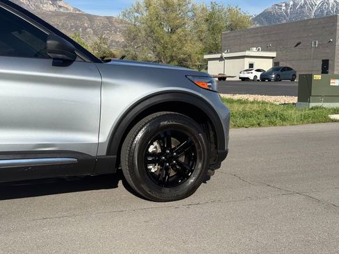 Used 2024 Ford Explorer XLT w/ Equipment Group 202A AWD/4WD image 4