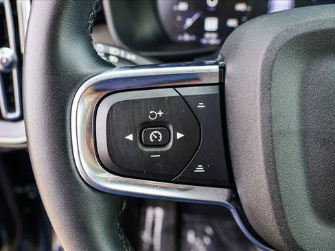 Used 2022 Volvo XC40 T5 Inscription w/ Climate Package AWD/4WD image 14
