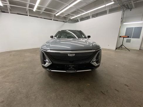 Certified 2024 Cadillac Lyriq Luxury image 9